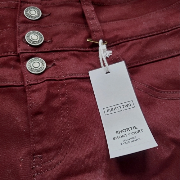 Ardene's High Rise Shorts, Dark Red Colour, Size 9 ( M ) - Picture 3 of 12